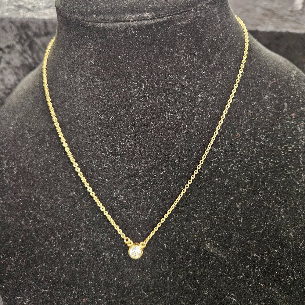Gold toned necklace with rhinestone circle pendant - 8 1/2" chain